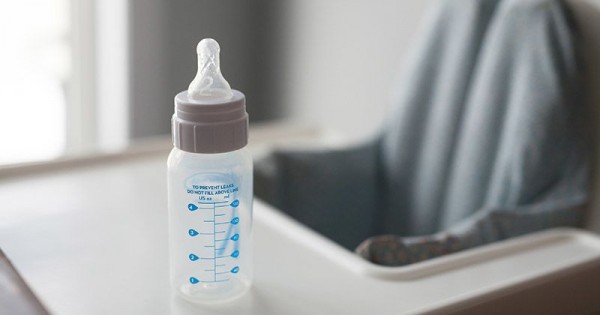 Pembersih Khusus Mengatasi Noda Susu Pada Botol